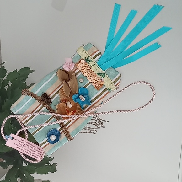 Mia Coco Crossbody Pouch - Picture 4 of 14